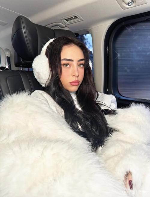 相差13岁🍉女网红:亚马尔11岁就给我发消息,但他否认是我粉丝