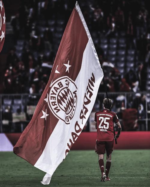 续约停滞!德媒:于帕梅卡诺希望涨薪续约,但拜仁想削减支出