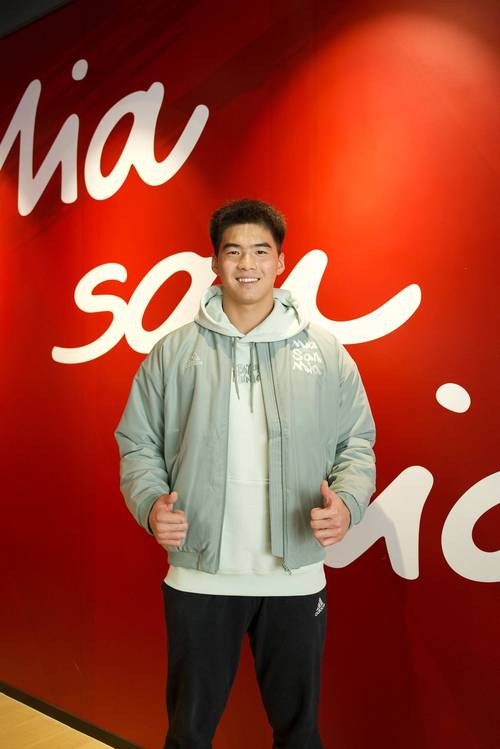 武汉“汉超”公布球员名单,此前随江汉区训练的刘邵子洋未在列