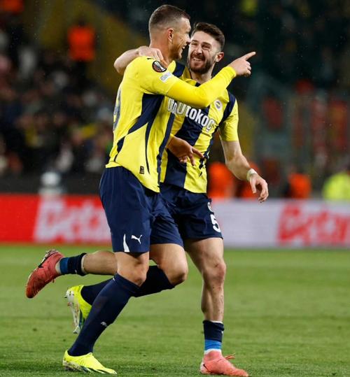 低迷😢费内巴切花8700万引援+换帅,遭中游队2连平+负克甲豪门