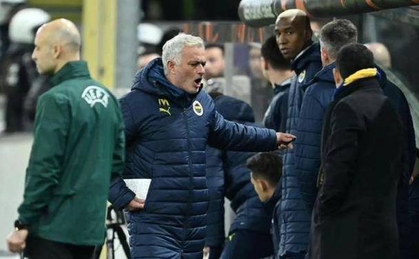 早报:穆帅执教本菲卡HWG;红军又双叒绝杀了!