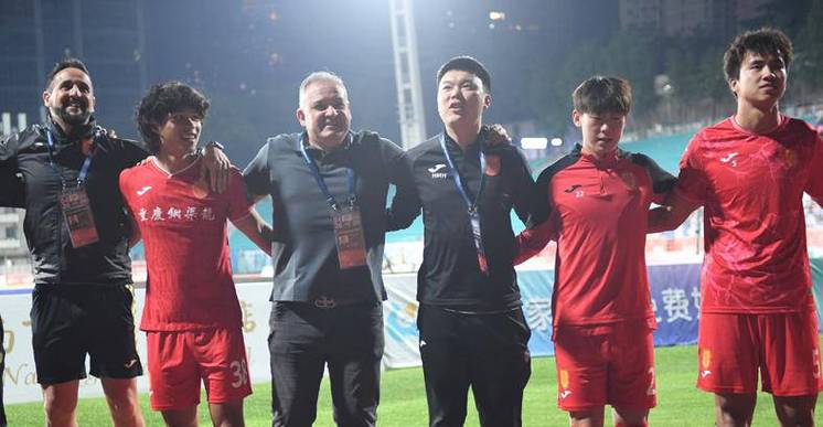 足球报:如谈判顺利张外龙最快今天和球队见面,迅速进入工作状态