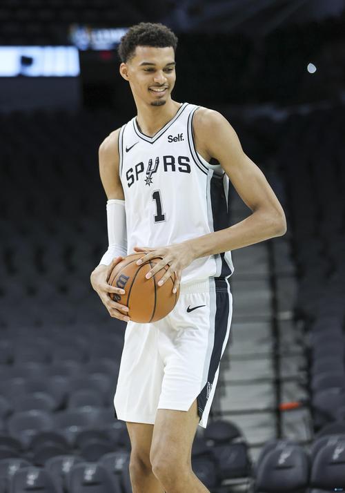 有人想在文班亚马头上扣篮？狮时访谈之NBA季前赛小采访🦁