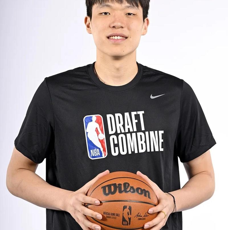 拓记：从姚明到阿联中国球员在NBA都很谦逊 但杨瀚森显得非常自信