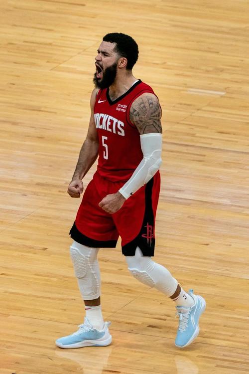 范弗里特:我从不去想交易截止日 你无法控制那些 担心也没用