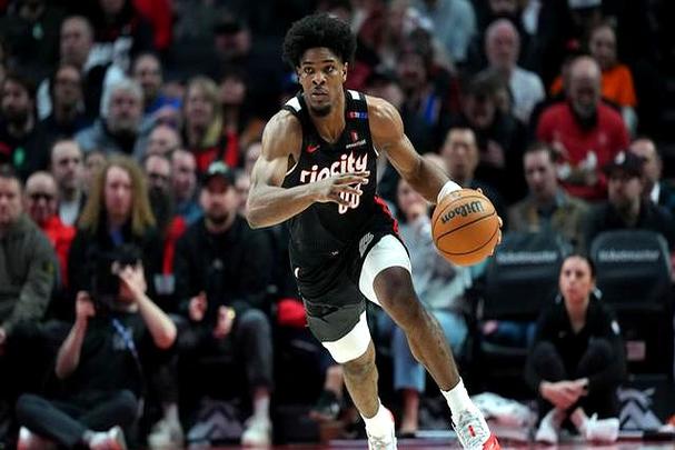 西部各队最大漏洞分析：湖人防守堪忧 火箭控卫存疑 勇士只有10人