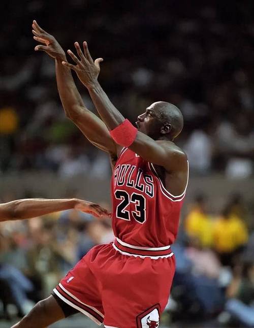 布莱恩-肖评历史最佳首发：魔术师乔丹伯德邓肯奥尼尔