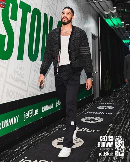 塔图姆:马祖拉是世界上最好的教练 他不仅懂球还关心每个人