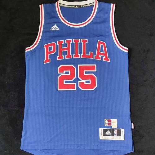 真的帅啊！76人众球员第一眼看到经典款复古球衣的反应