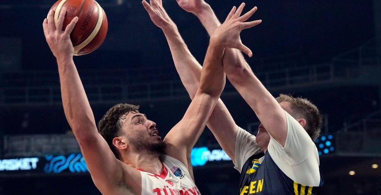 科克马兹：恩比德曾是我合作过的最强中锋 但现在改换申京了！