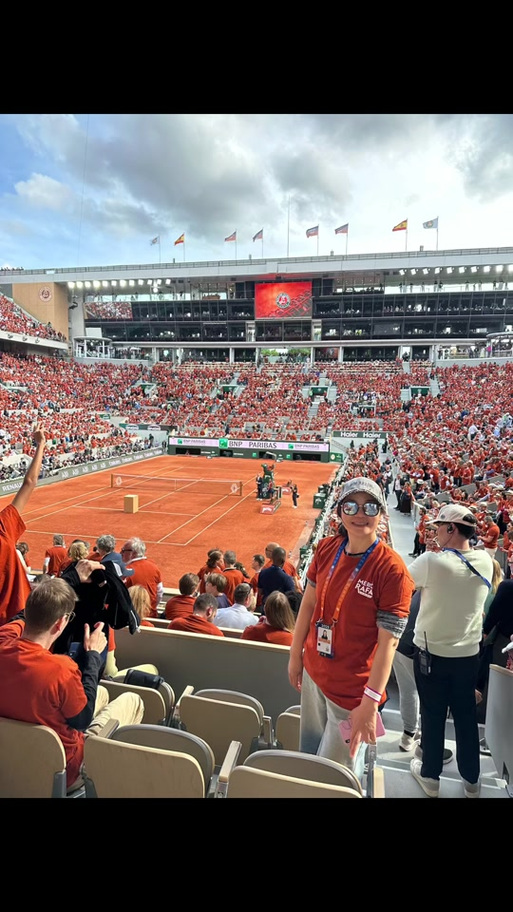 👍一中国球迷连脱6件穆雷球衣赤膊激情庆祝 引穆雷兴奋互动！