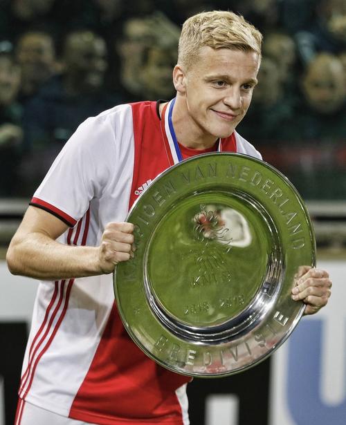 命途多舛!范德贝克22岁金球第28闪耀阿贾克斯,28岁遭遇跟腱断裂