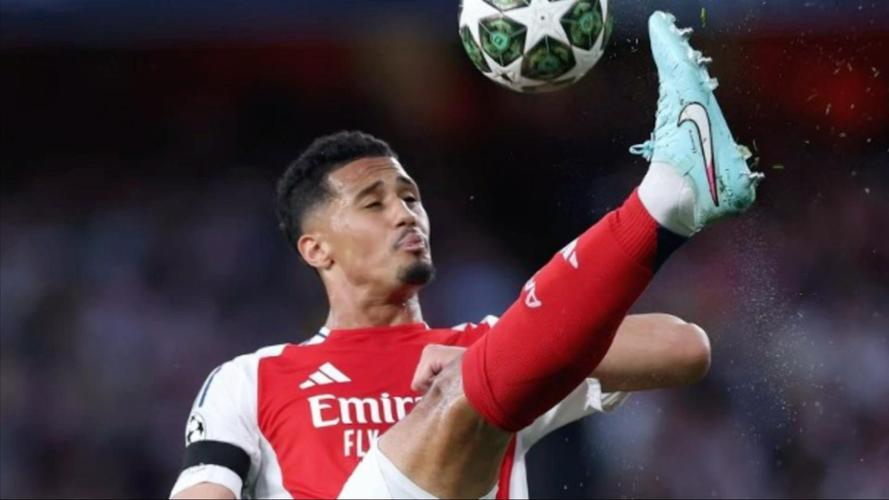 坚决不放人!队报:皇马多次想尝试签萨利巴;球员想随枪手夺英超