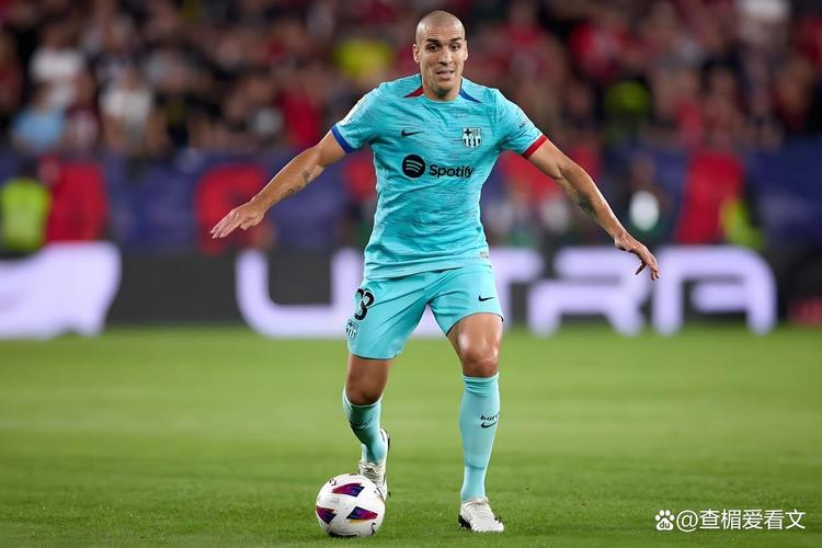 阿劳霍:球队始终保持冷静和沉着并压制了对手,这场胜利献给加维