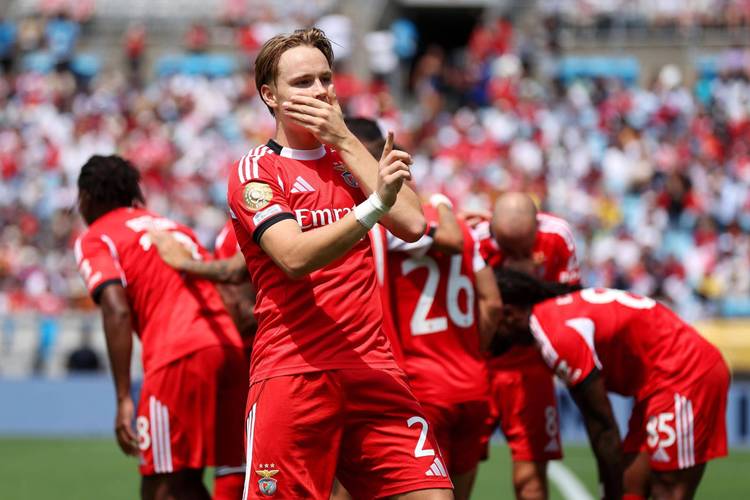 鲁梅尼格:俱乐部哲学无价,拜仁永远不会像切尔西那样45人在册