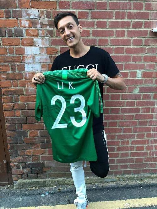 李可更新社媒,悼念去世的前阿森纳青训球员比利-维加