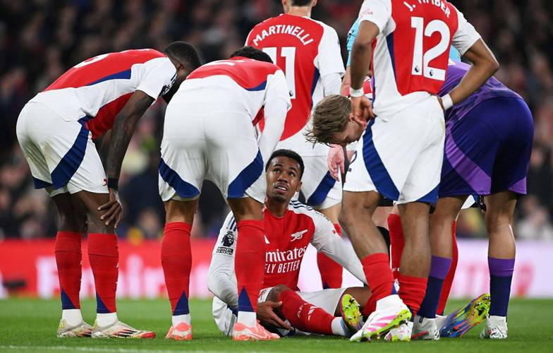 邮报：前阿森纳青训小将救球时头撞墙离世，球迷请愿禁止球场设墙