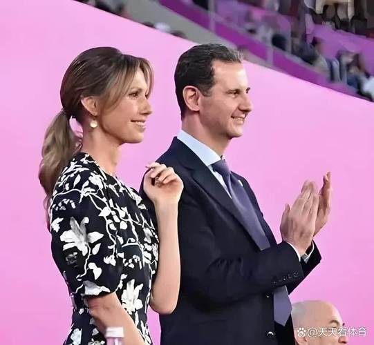 ‘如此优雅 笑容灿烂’!法国主持人把马尤卢当杜埃,晒合照猛夸
