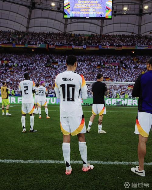 图片报：穆西亚拉已无须拄拐和穿特制靴，下一步是室外跑步训练