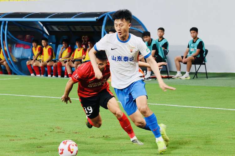 媒体人:争冠形势瞬间逆转 蓉城太浪了 泰山将决定海港是否3连冠