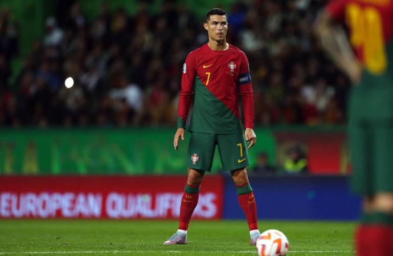 C罗数据：9射2正1粒进球，2次错失进球，1次关键传球，评分7.1