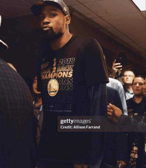 一人防住一支球队!勇士休赛期“0操作”背后:老将们最后的豪赌