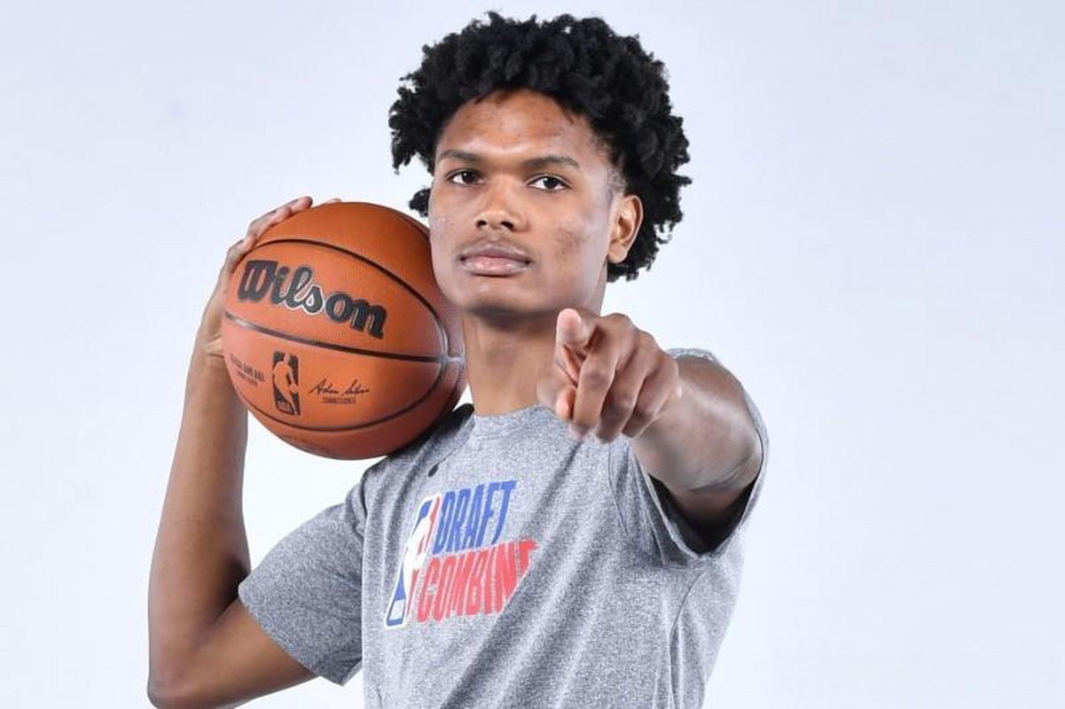 美记：阿门的风格不适合一直打控卫这样也会削弱他的其他表现