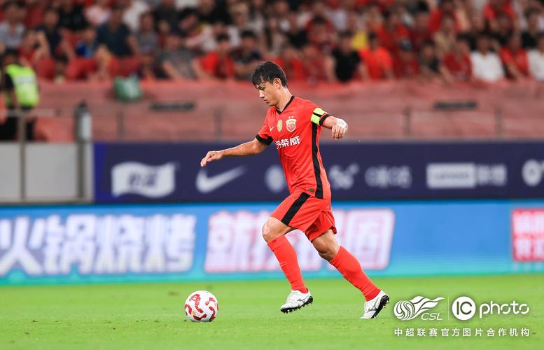 莱昂纳多近2场比赛打进5球，力助上海海港登顶中超榜首