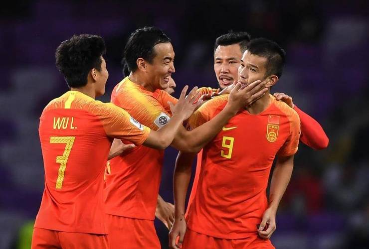 一场42让金靴之争白热化,国安锋霸狂轰21球,只落后头号射手1球