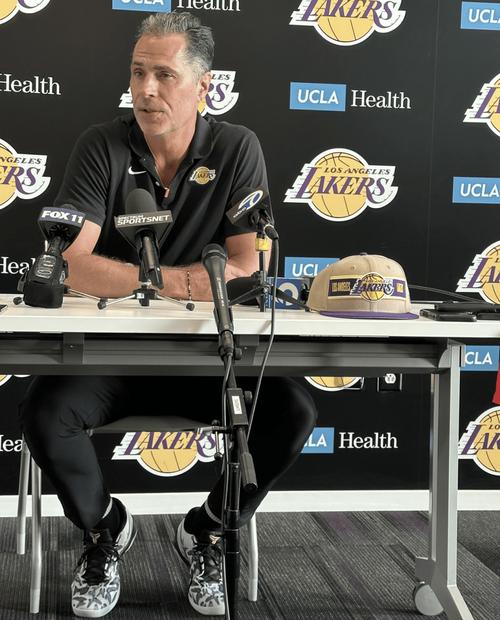 湖人一签一裁:签2米01落选秀后卫泰维安琼斯裁掉坎伯兰