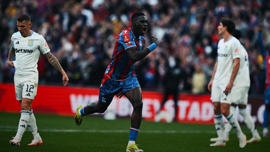 格拉斯纳执教水晶宫后5战红军3胜1平1负,他上任前水晶宫7年不胜