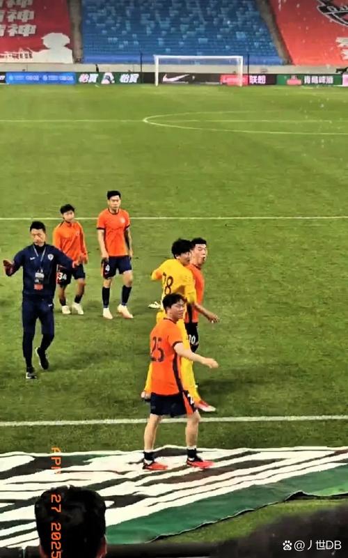 补时连丢2球!青岛海牛多打1人,被长春亚泰绝平,肖鲲获中超首球