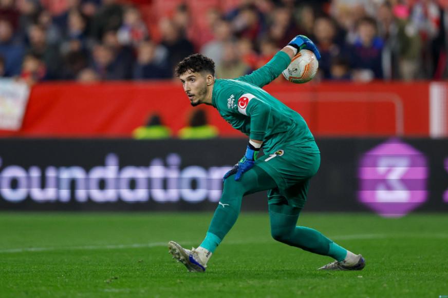 低头了！B费点球被扑葬送好局，阿莫林掩面不敢直视终场无奈