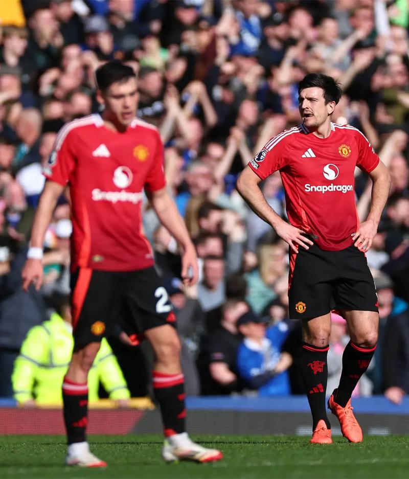 太阳报:曼联关注阿莫林接替人,格拉斯纳、赫尔泽勒、伊劳拉在列