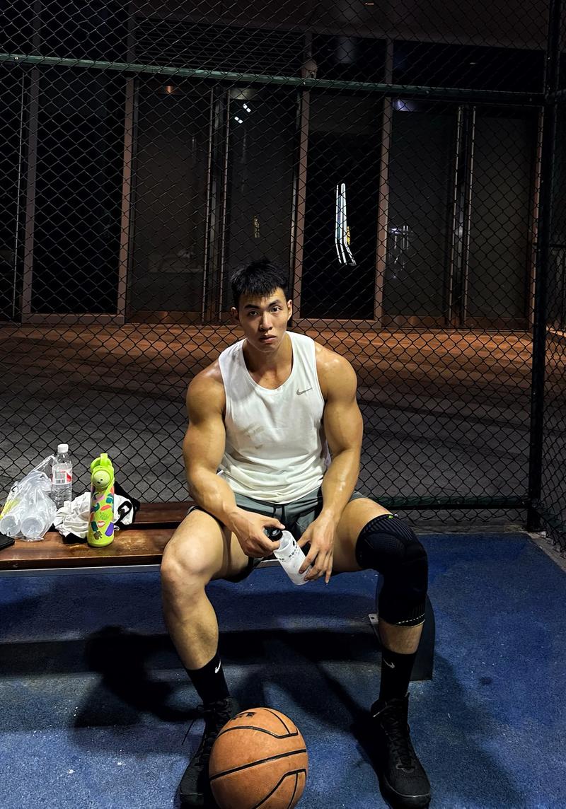 青岛男篮训练日常：力量训练💪🏻 积跬步以致千里！