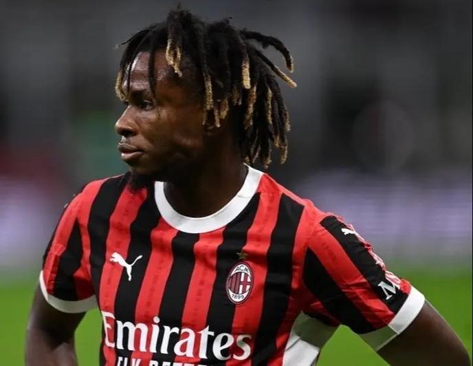 登顶夜，红黑球迷评论让人动容！足球如此，生活亦然Forza Milan