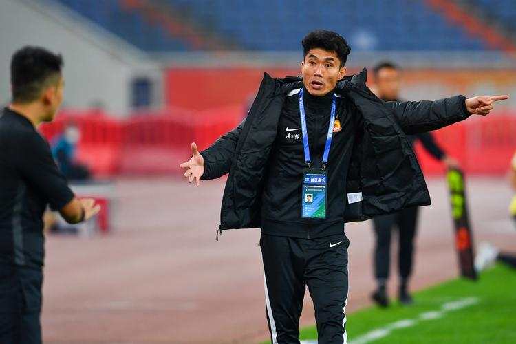 徐彬晒与郑智、张修维、廖力生合影:永远是最好的广州队