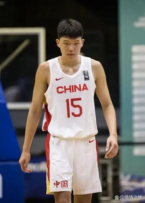 增重迎接NBA新秀赛季💪杨瀚森目前体重为122公斤 身高是2米18