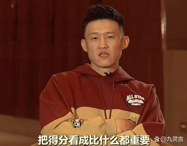 杨毅晒和大郅儿子合照：和他爸声音一模一样 不同点是小伙有微信