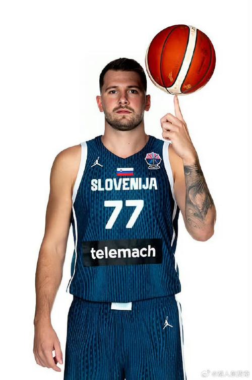 收藏啦！湖人新赛季定妆照出炉 东契奇瘦身&三巨头威武霸气