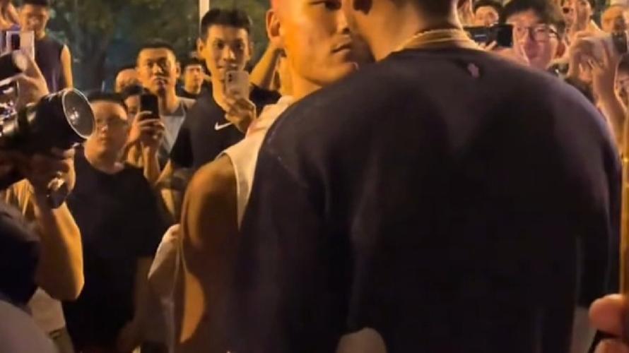 🤯骨折了?恶鼠被威姆斯一拳打到面门!鼻梁已经出现严重歪斜!