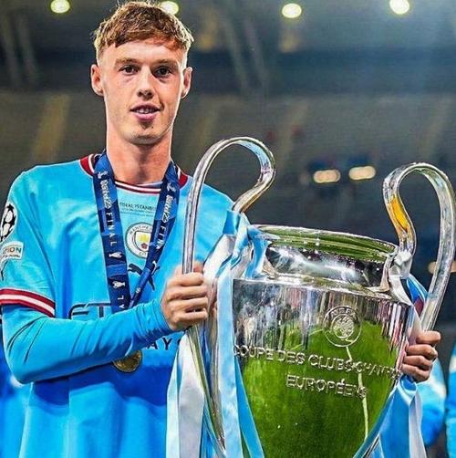 不愧是你😅帕尔默下午松散慵懒看青年欧冠,晚上正赛穿棉袄棉鞋