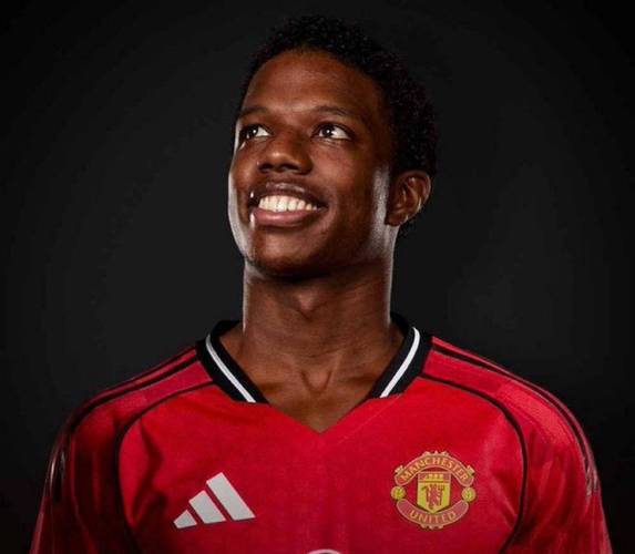 记者：马拉西亚今日将会随曼联一线队一起训练