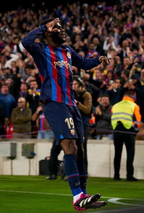 那不勒斯市长:米兰卖了圣西罗,我们也可以卖,但得有合适方案