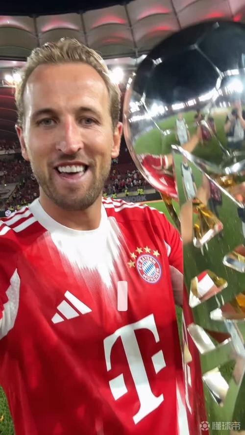 梅开二度,凯恩社媒晒庆祝照:精彩的夜晚,让我们把势头延续下去