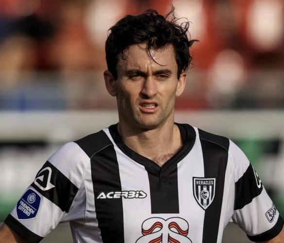 参加训练的球员中谁给你留下了深刻的印象?雷迪克:卢卡!