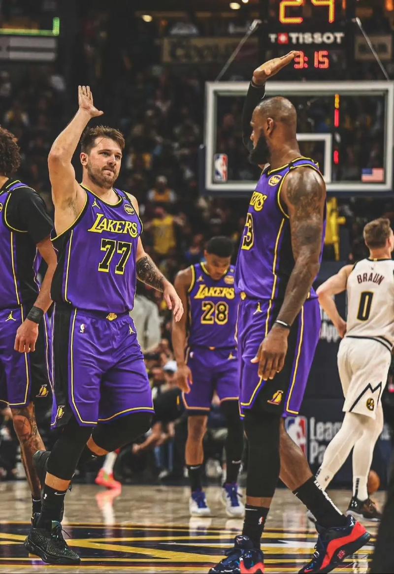 詹姆斯:今夏我看了大量欧锦赛的比赛 主要是想看看东契奇的表现