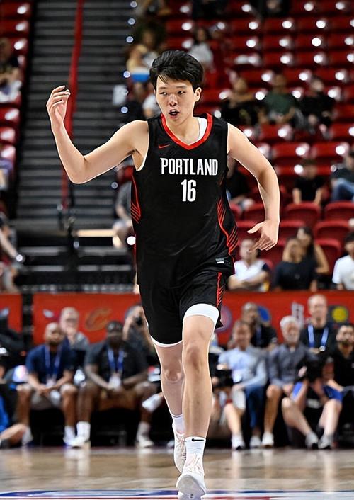 比卢普斯：不管克林根、罗威还是杨瀚森谁打中锋 都要保护好篮板