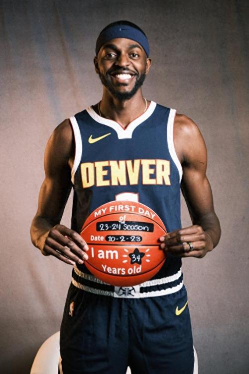 戈登&新援瓦兰领衔 掘金众将手拿铁镐拍摄新赛季定妆照