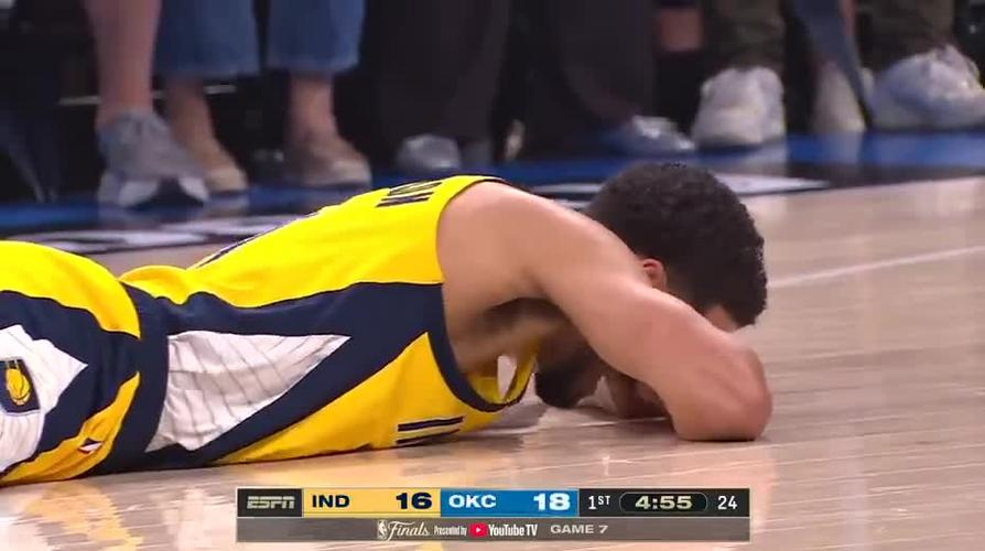 感同身受!哈利为狂热球员凯尔希祈福 前者上赛季总决赛G7也伤退